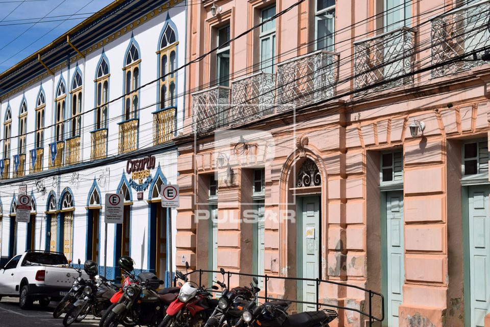 Comércio em casas antigas no centro histórico