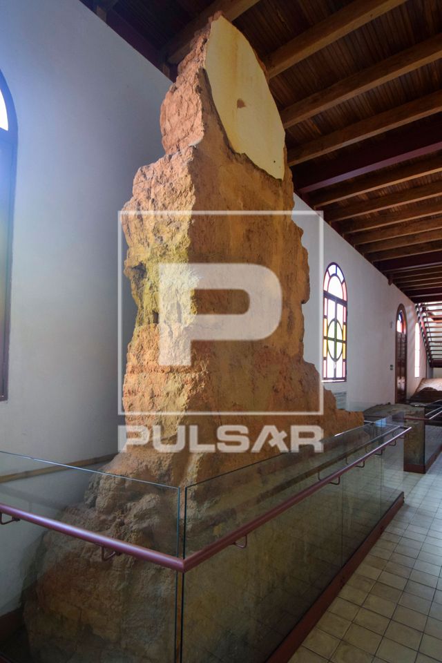 Ruínas da antiga Igreja Matriz São Luiz de Toloza de taipa de pilão 