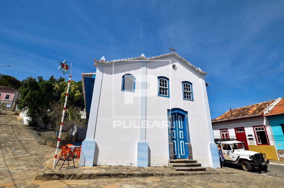 Fachada da Capela Nossa Senhora das Mercês - centro histórico - construída em taipa no fim do século XVII 