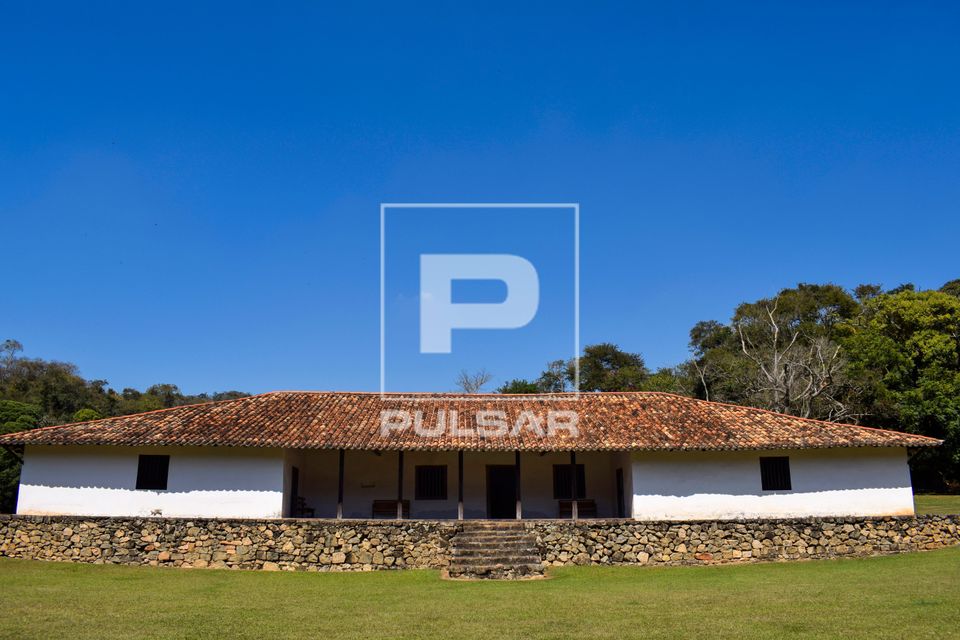 Casa Grande do Sítio Santo Antônio - construído em 1681 pelo sertanista Fernão Paes de Barros
