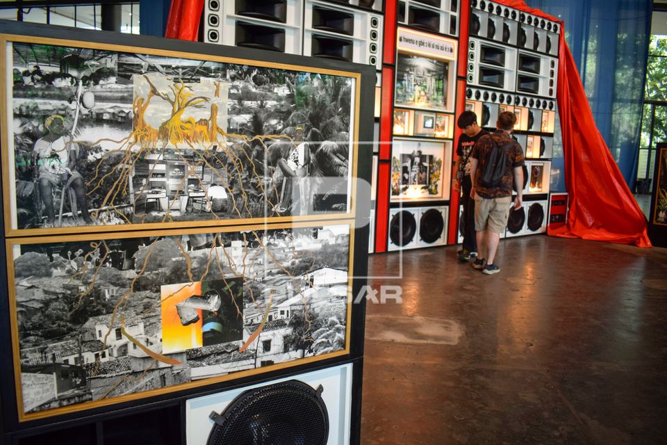Instalação A colheita de Dan de Gê Viana - 36ª Bienal Internacional de São Paulo no Pavilhão Ciccillo Ma