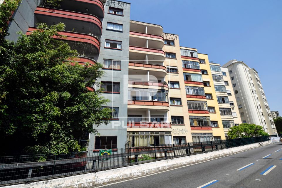 Prédios residenciais ao lado do Elevado Presidente João Goulart - Parque Municipal Minhocão