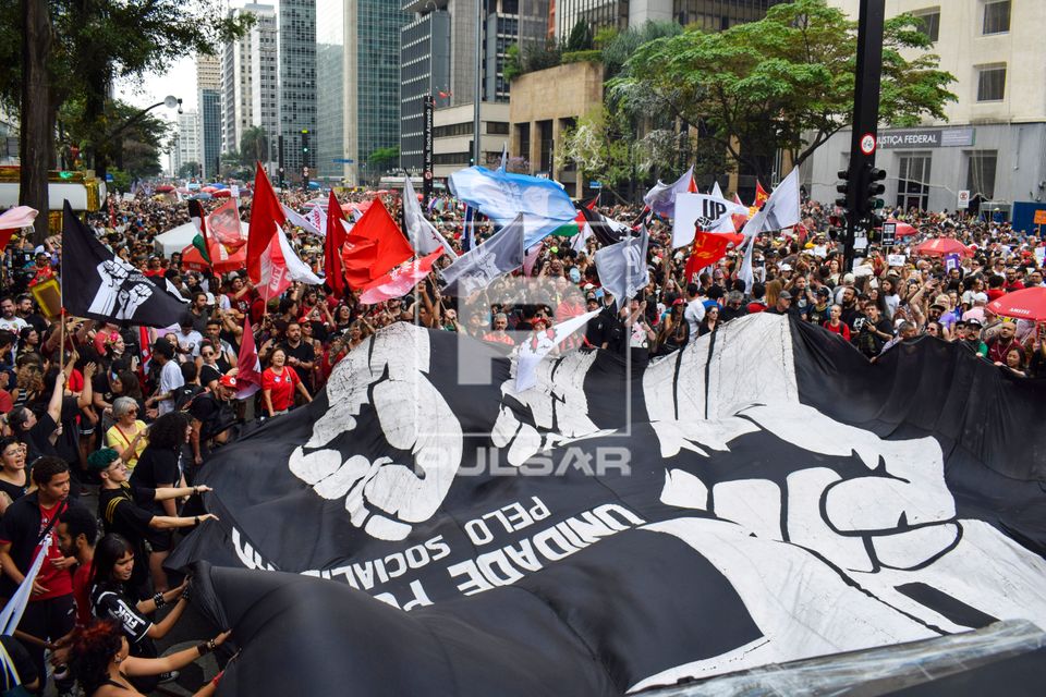Manifestação contra a PEC da blindagem contra anistia à golpistas na Avenida Paulista
