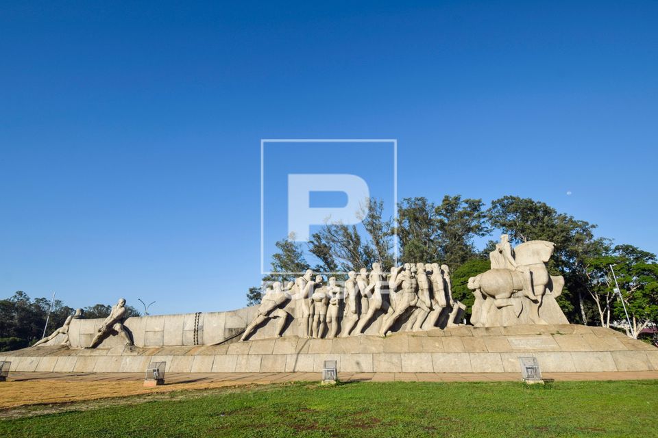 Monumento às Bandeiras obra de Victor Brecheret na praça Armando de Sales Oliveira - bairro Vila Mariana