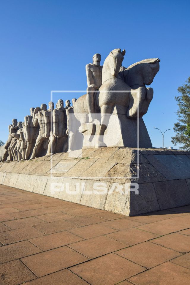 Monumento às Bandeiras obra de Victor Brecheret na praça Armando de Sales Oliveira - bairro Vila Mariana