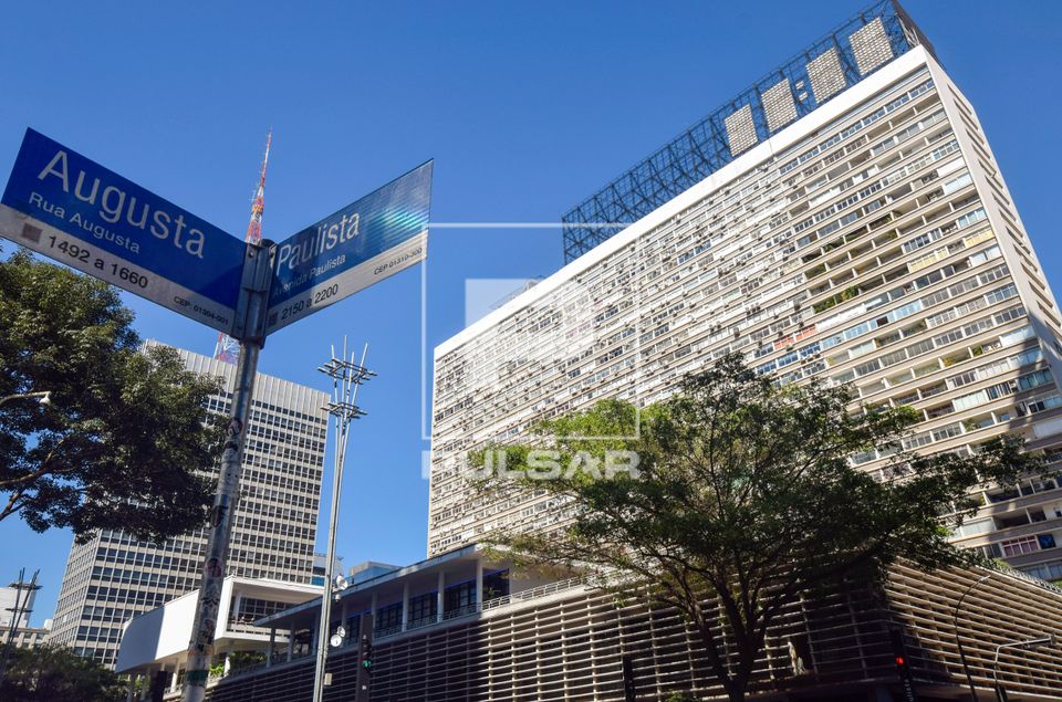 Placas da Rua Augusta e Avenida Paulista e fachada do Conjunto Nacional - projeto de David Libeskind - edifíc