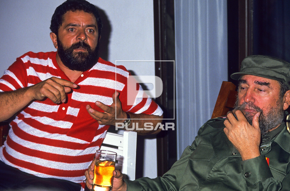Lula visitando Fidel Castro - Presidente de Cuba - quando candidato à Presidente da República do Brasil