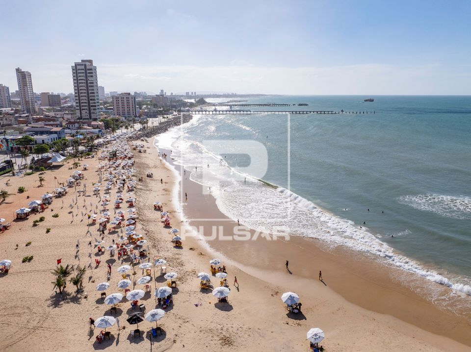Vista de drone da Praia de Iracema