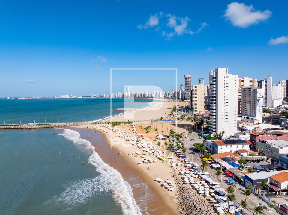 Vista de drone da Praia de Iracema