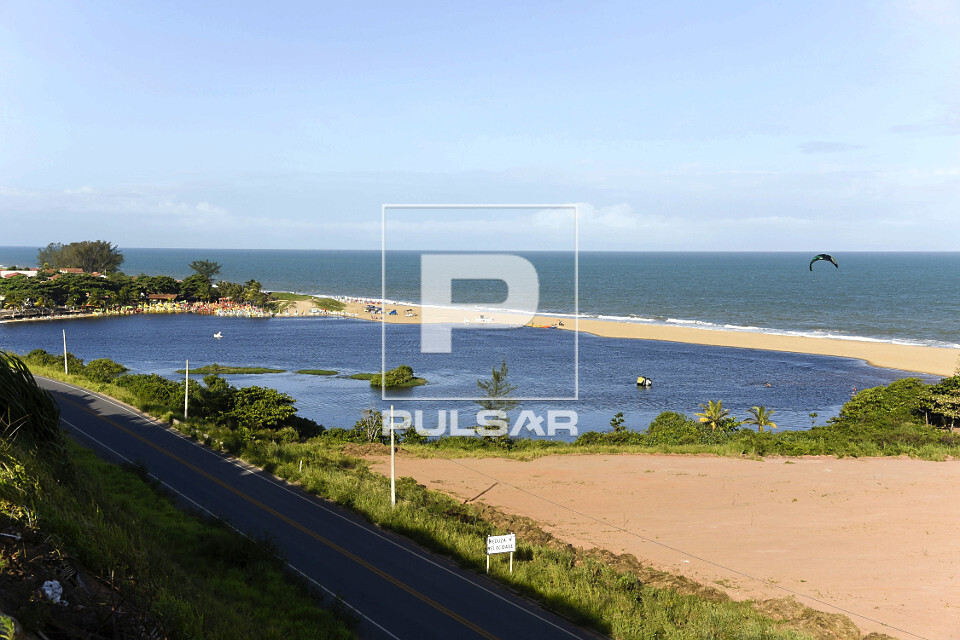 Rodovia do Sol - ES-10 margeando a Lagoa do Siri - ao fundo Praia do Siri - 