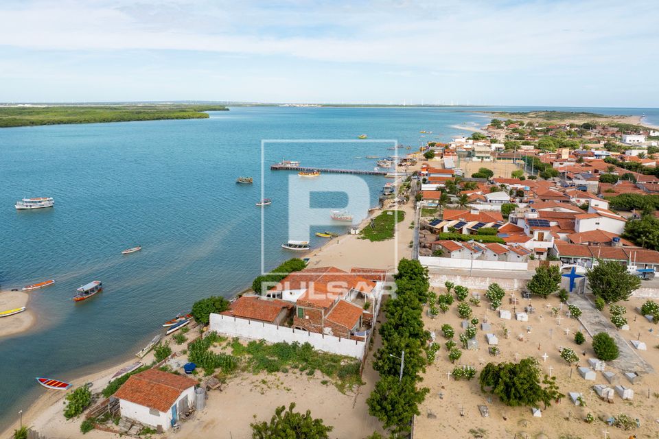 Vista de drone da cidade e praia de galinhos no mar de dentro  - Polo Costa Branca 