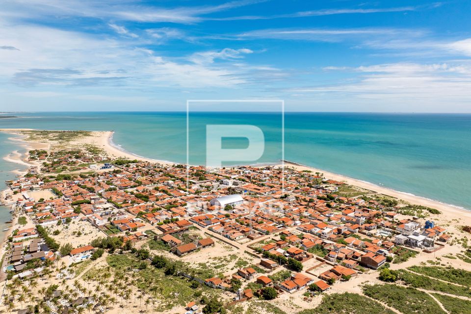 Vista de drone da cidade e praia de galinhos do mar de fora - Polo Costa Branca 