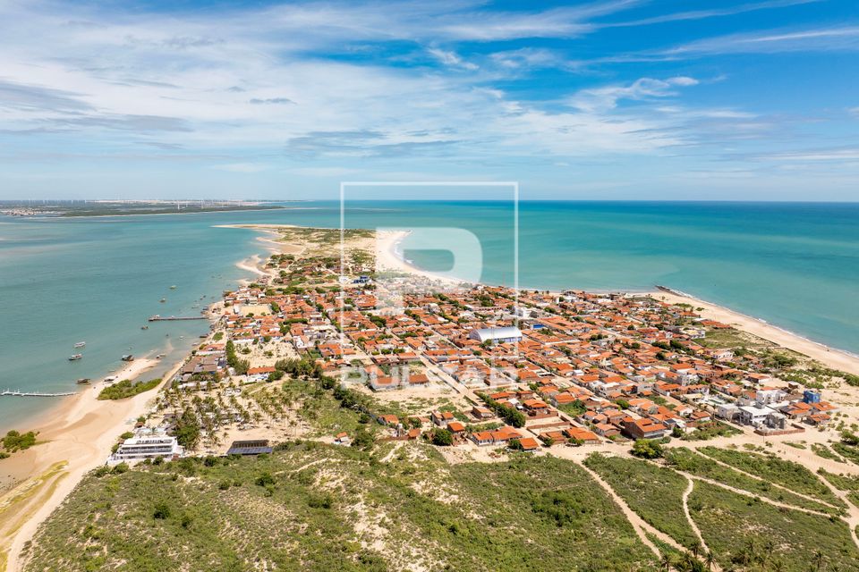 Vista de drone da cidade e praia de galinhos - mar de fora à esquerda e de dentro à direita  - Polo Costa Br