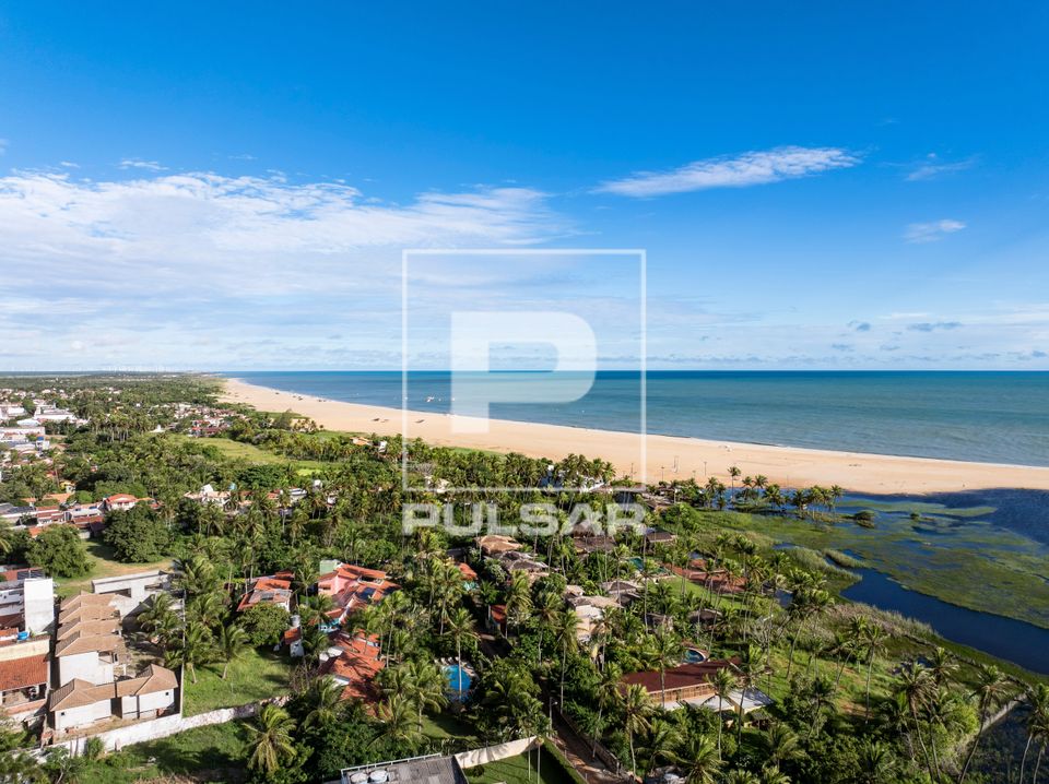 Vista de drone de moradias na Lagoa do Cardeiro e ao fundo Praia do Cardeiro - Polo Costa das Dunas