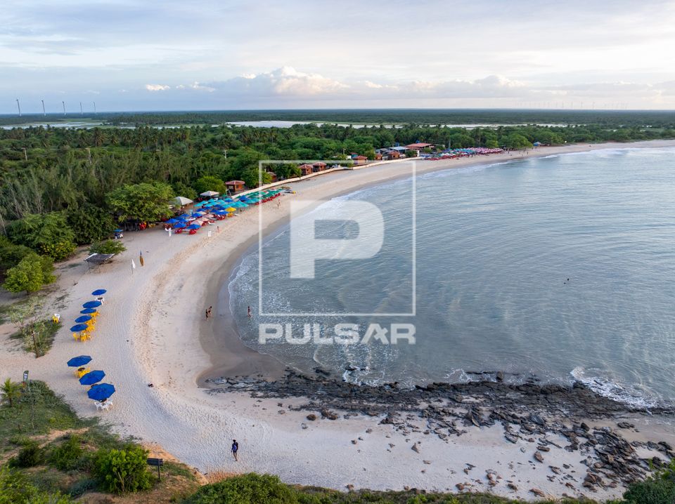 Vista de drone da Praia de Tourinhos - Polo Costa das Dunas