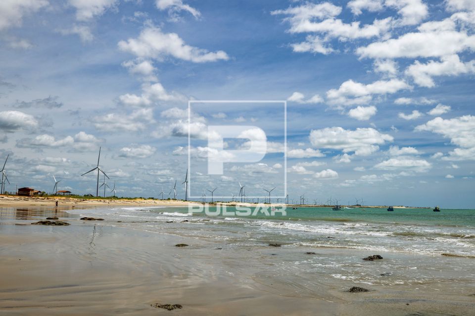 Praia dos Morros dos Martins - o fundo parque eólico - Polo Costa das Dunas 