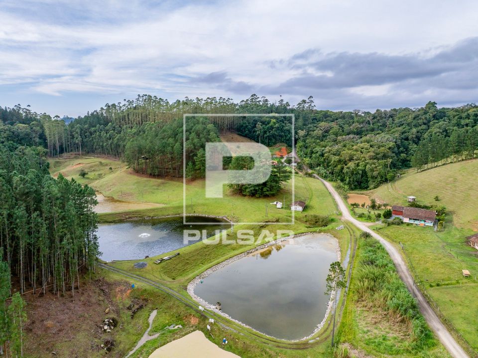 Vista de drone de propriedade rural - descendentes de imigrantes alemães - distrito Vila Itoupava