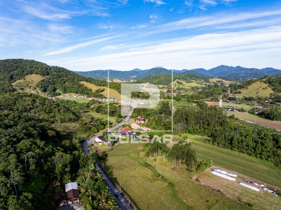 Vista de drone de propriedades rurais da Rota do Enxaimel