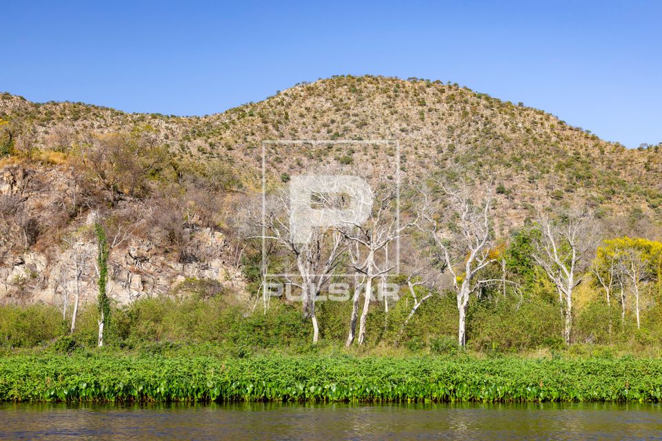 Rio Paraguai com a Serra do Amolar - sub-região Pantanal do Paraguai - Pantanal Sul
