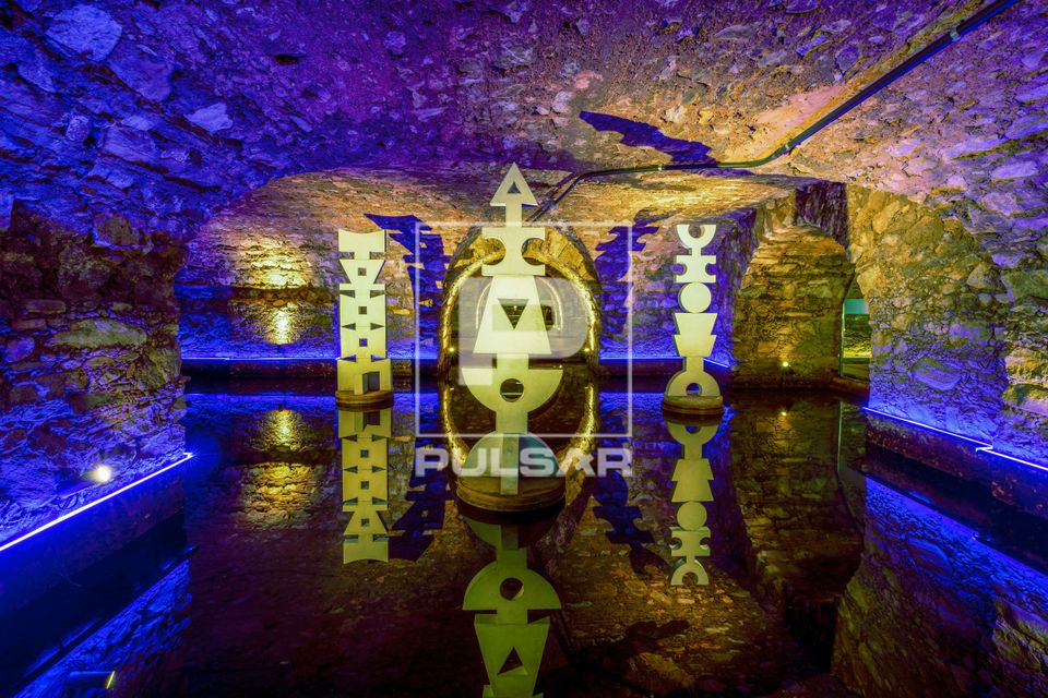 Esculturas da série Templo de Oxalá do artista Rubem Valentim - Galeria Mercado - subsolo do Mercado Modelo