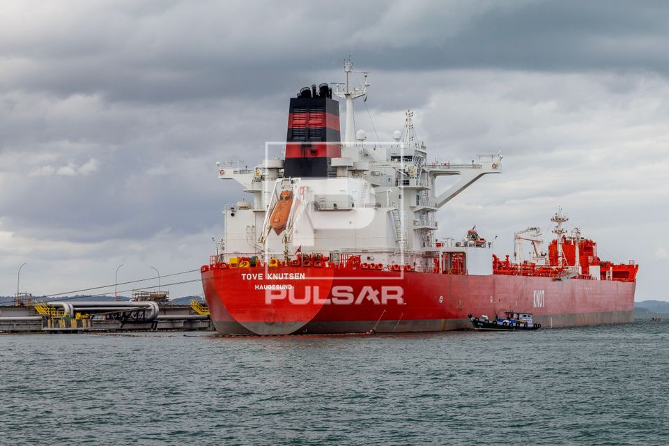Navio-tanque atracado no TEMADRE Terminal Aquaviário de Madre de Deus complexo utilizado na movimentação de
