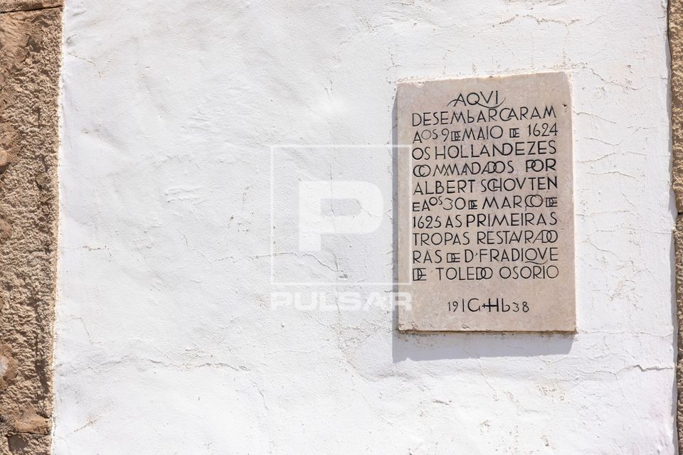 Placa no Forte de Santa Maria alusiva à Captura da Bahia em 1624 pelas tropas holandesas e a restauração pe