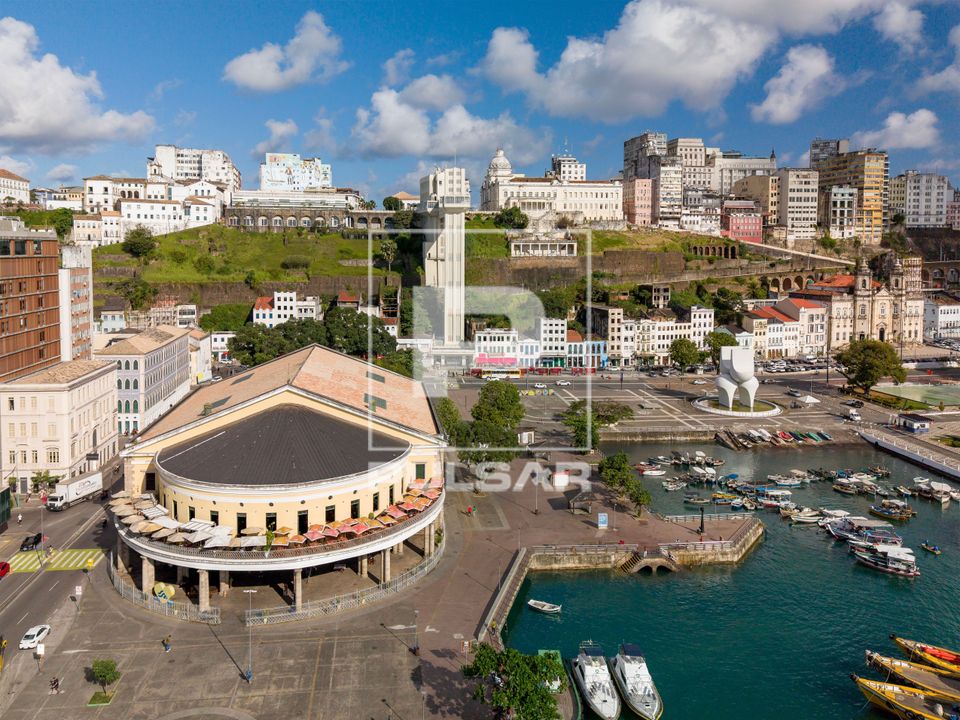 Mercado Modelo - marina - Praça Maria Felipa - bairro Comércio - Cidade Baixa e Cidade Alta ao fundo