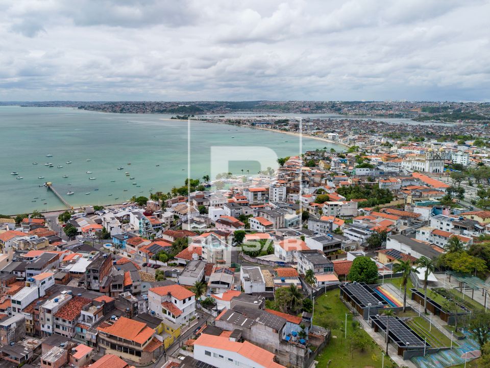 Vista de drone de moradias do bairro da Ribeira na Península de Itapagipe - Cidade Baixa