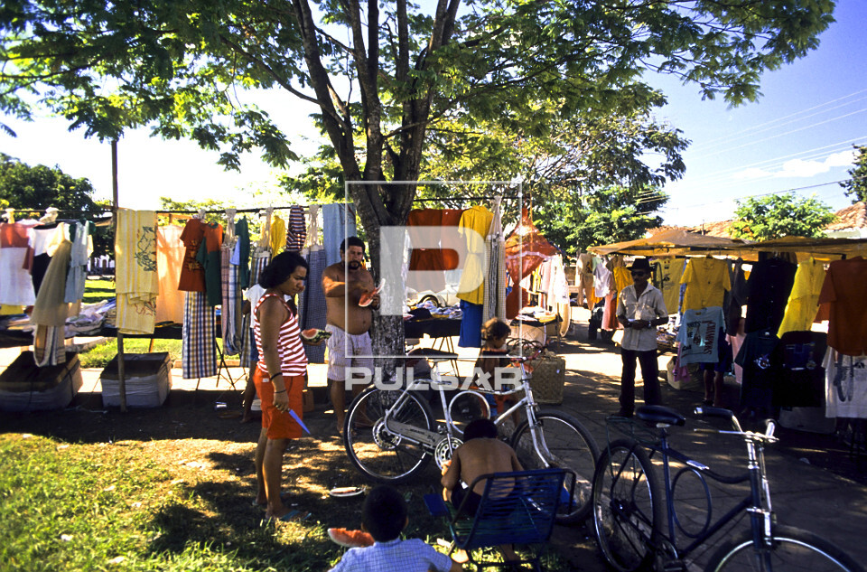 Comércio de roupas no antigo município de Miracema do Norte