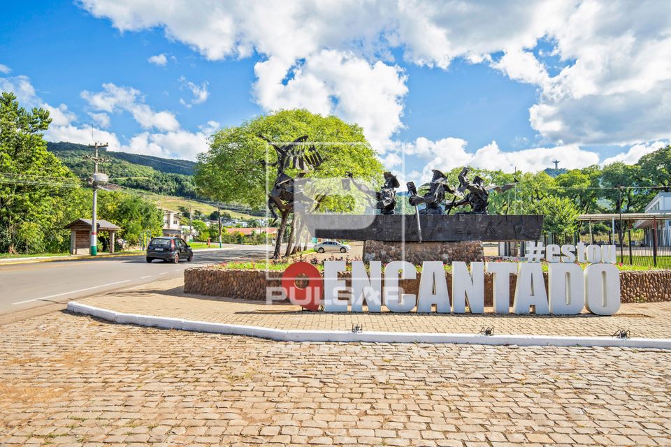 Monumento à Lenda do Encantado - obra de Wilson Antunes de Souza - bairro Lambari