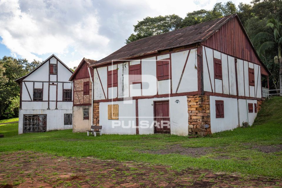 Parque Histórico Municipal com reconstrução de pequena comunidade com casas no estilo enxaimel - imigraçã