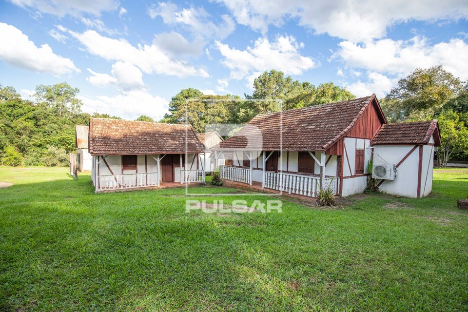 Parque Histórico Municipal com reconstrução de pequena comunidade com casas no estilo enxaimel - imigraçã