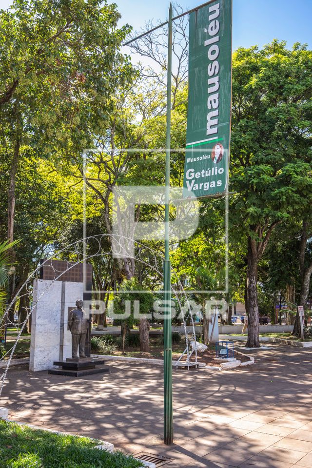 Mausoléu de Getúlio Vargas - praça XV de Novembro - centro da cidade