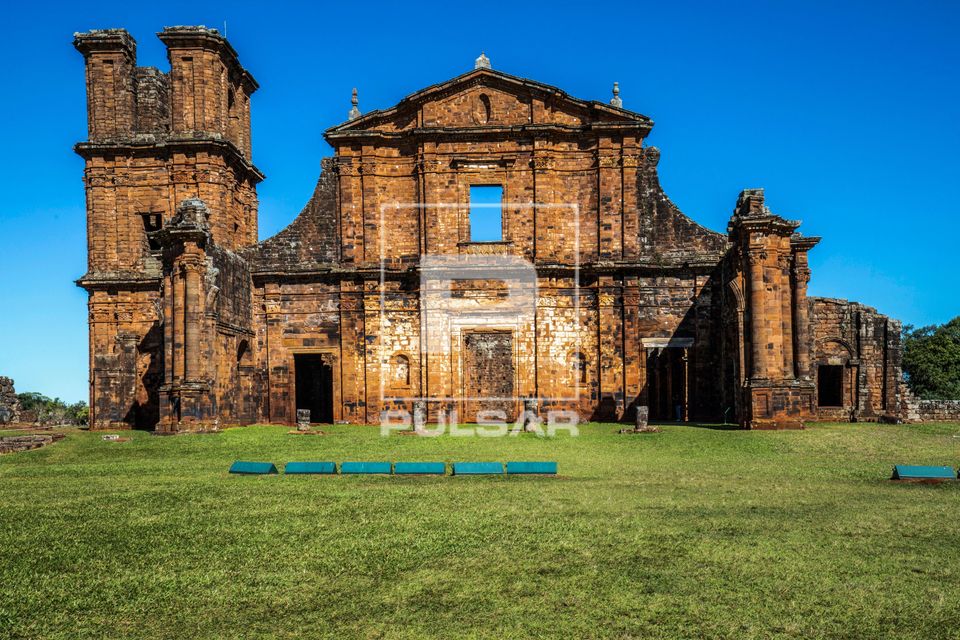 Ruínas da Igreja de São Miguel Arcanjo - sítio arqueológico - Parque Histórico Nacional das Missões - re