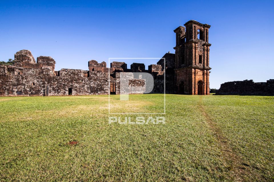 Ruínas da Igreja de São Miguel Arcanjo - Sítio Arqueológico - Parque Histórico Nacional das Missões - re