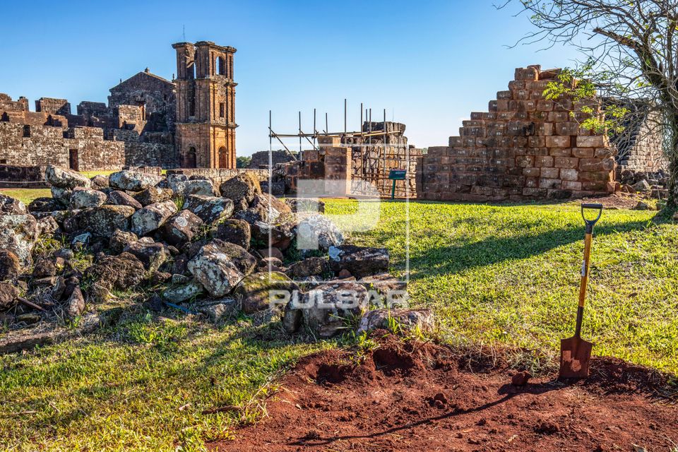 Escavações arqueológicas da Igreja de São Miguel Arcanjo - Sítio Arqueológico - Parque Histórico Nacion
