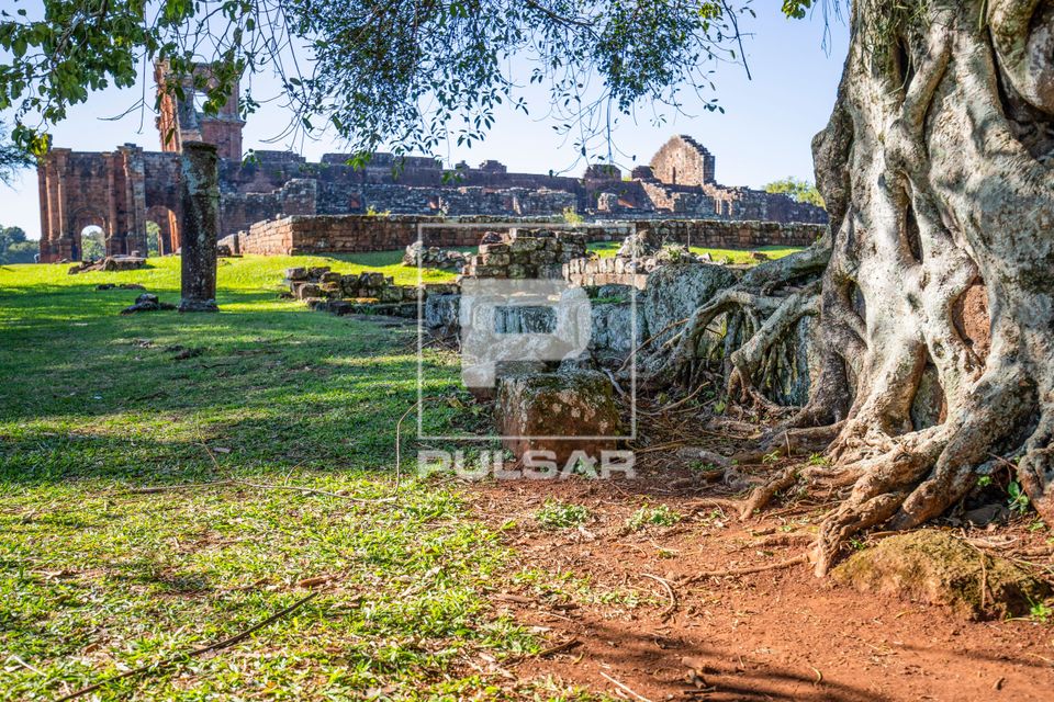 Ruínas da Igreja de São Miguel Arcanjo - Sítio Arqueológico - Parque Histórico Nacional das Missões - re