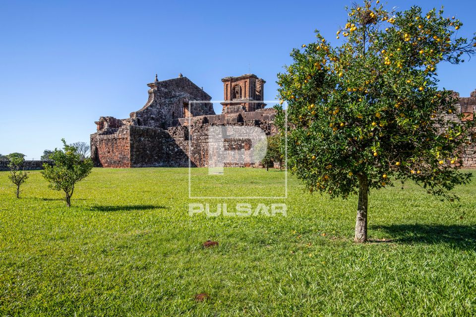 Quinta dos Frades nas ruínas da Igreja São Miguel Arcanjo - Sítio Arqueológico - Parque Histórico Naciona