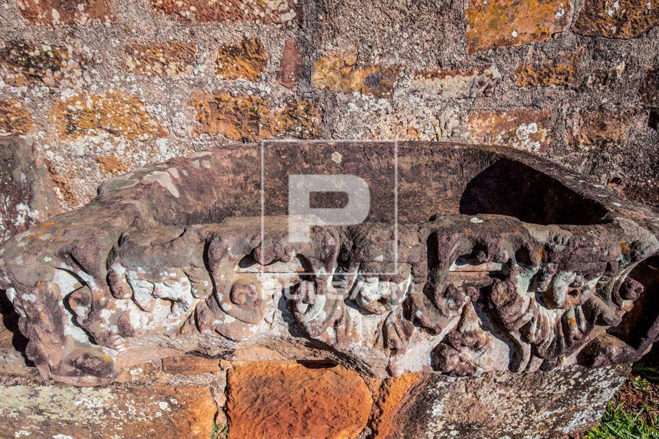 Pia de água benta - sítio arqueológico São Miguel Arcanjo - Parque Histórico Nacional das Missões - redu