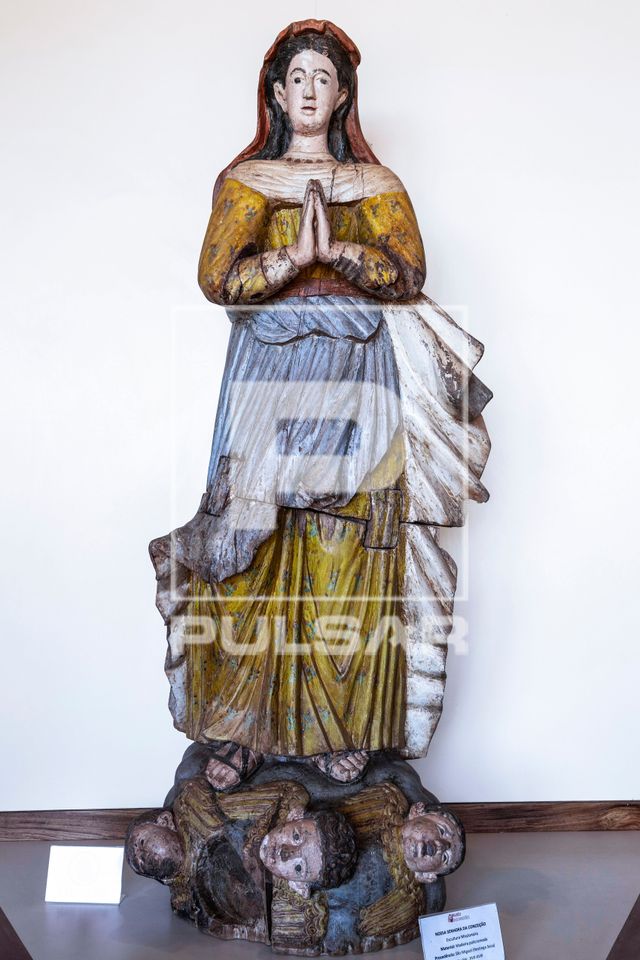 Escultura sacra missioneira em exposição no Museu das Missões - madeira policromada - Sítio Arqueológico 