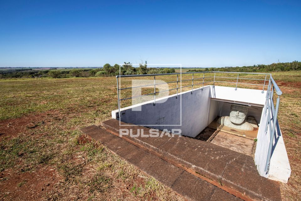 Anti-homenagem JAZ e Sua Justiça - obra de João Loureiro - instalada nas proximidades do Cemitério Municipa
