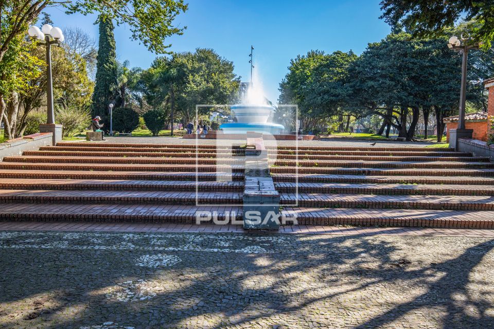 Muro que marca a fronteira na Praça Internacional - divisa entre Santana do Livramento - Brasil e Rivera-Urug