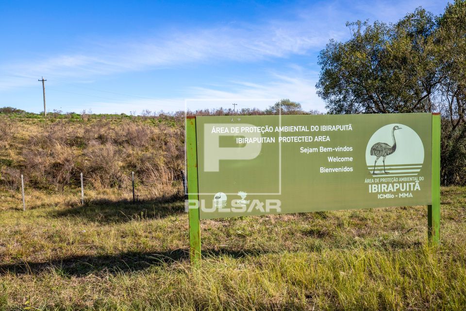 Placa de boas vindas na Área de Proteção Ambiental do Ibirapuitã - bioma Pampa