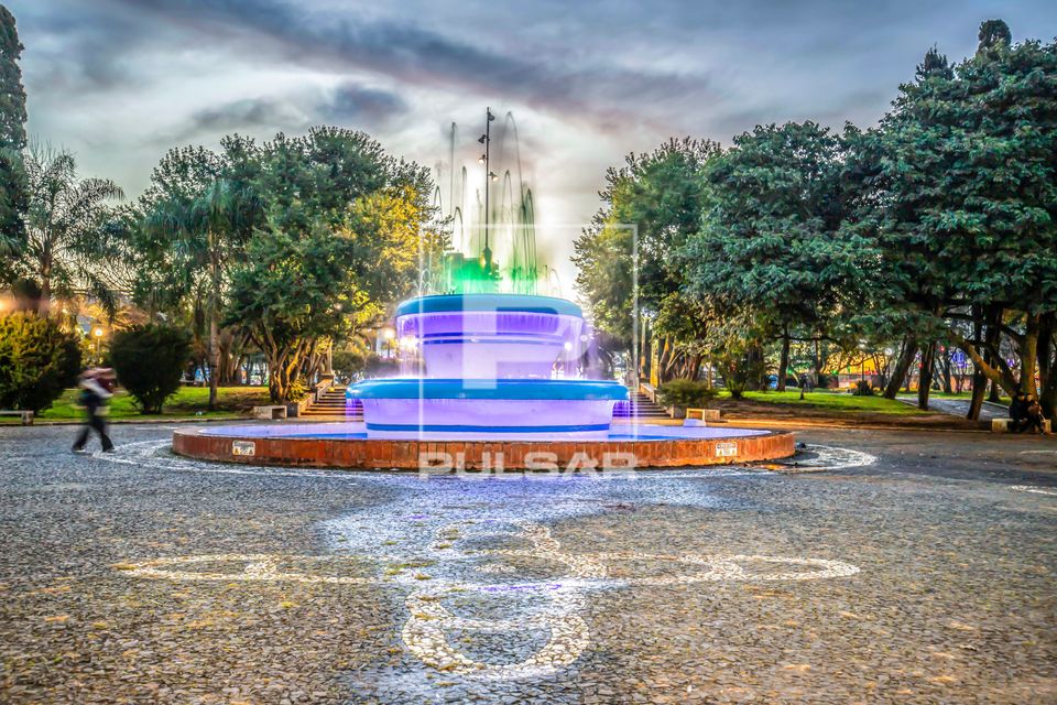 Chafariz sobre a linha de fronteira Brasil Uruguai na Praça Internacional