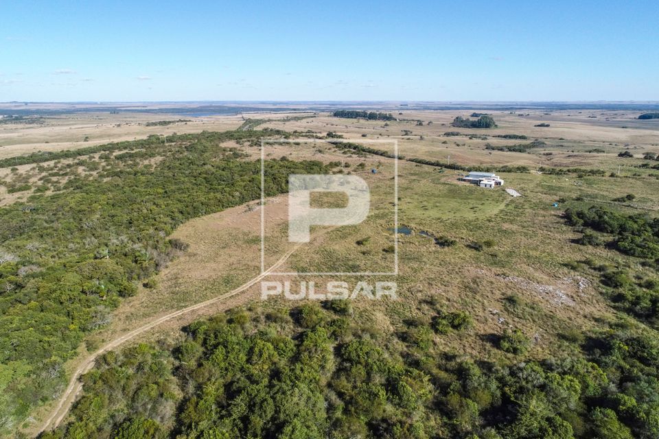 Vista de drone de propriedade rural na região do Cerro do Jarau 