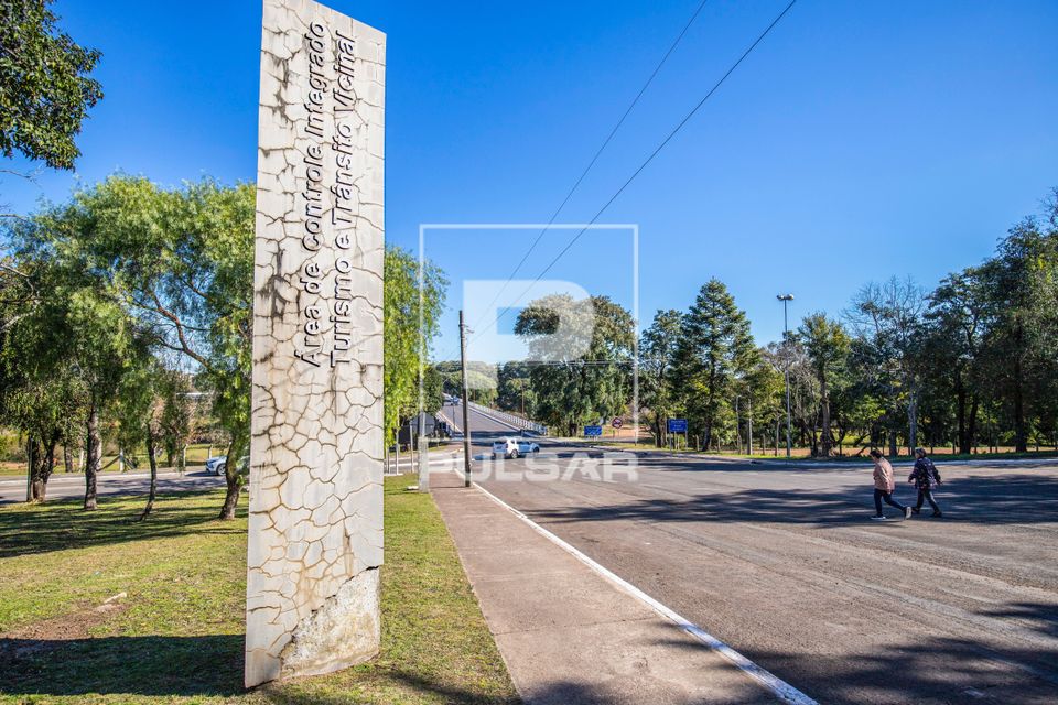 Área de controle integrado de turismo e trânsito vicinal no início da Ponte Internacional Bella Unión -/Ur