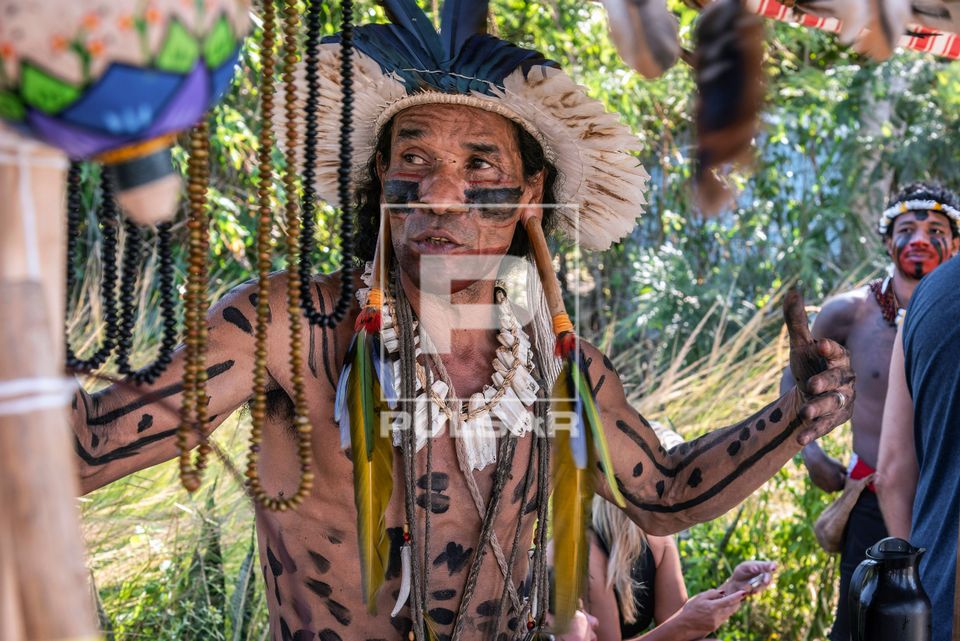 Indígena da etnia Pataxó durante o evento Maricá Indígena 2026 na Aldeia Mata Verde Bonita ou Tekoa Ka'Agu