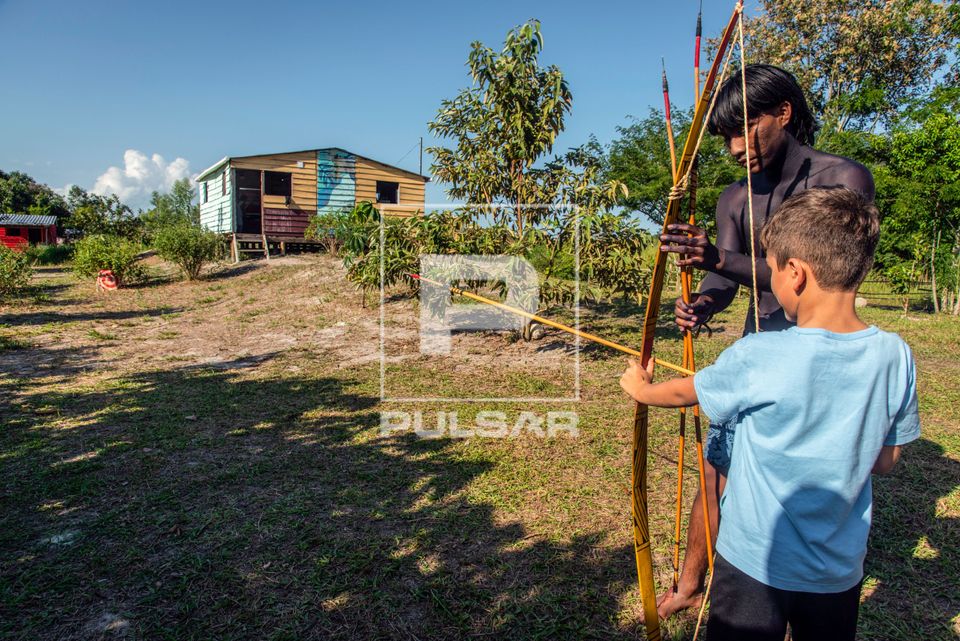 Oficina de arco e flecha durante evento Maricá Indígena 2026 na Aldeia Mata Verde Bonita ou Tekoa Ka'Aguy Ov