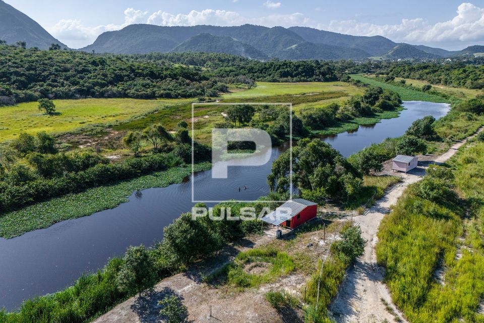 Vista de drone da Aldeia Mata Verde Bonita - Tekoa Ka'Aguy Ovy Porã da etnia Guarani Mbya na margem do Rio Br