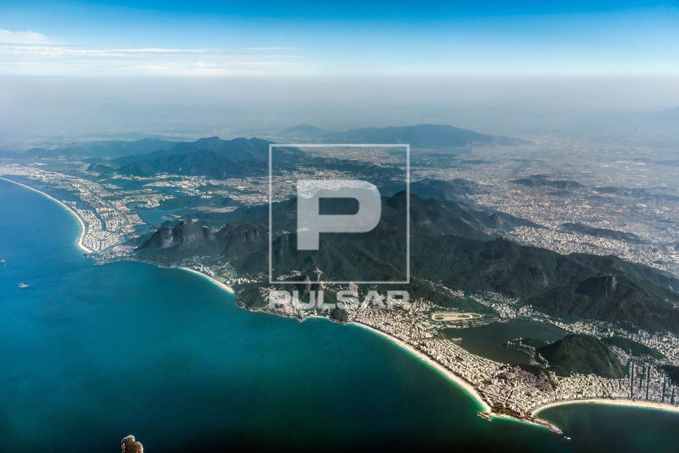 Vista aérea das praias Barra da Tijuca , São Conrado , Leblon , Ipanema , Pedra do Arpoador e praia Copacaba